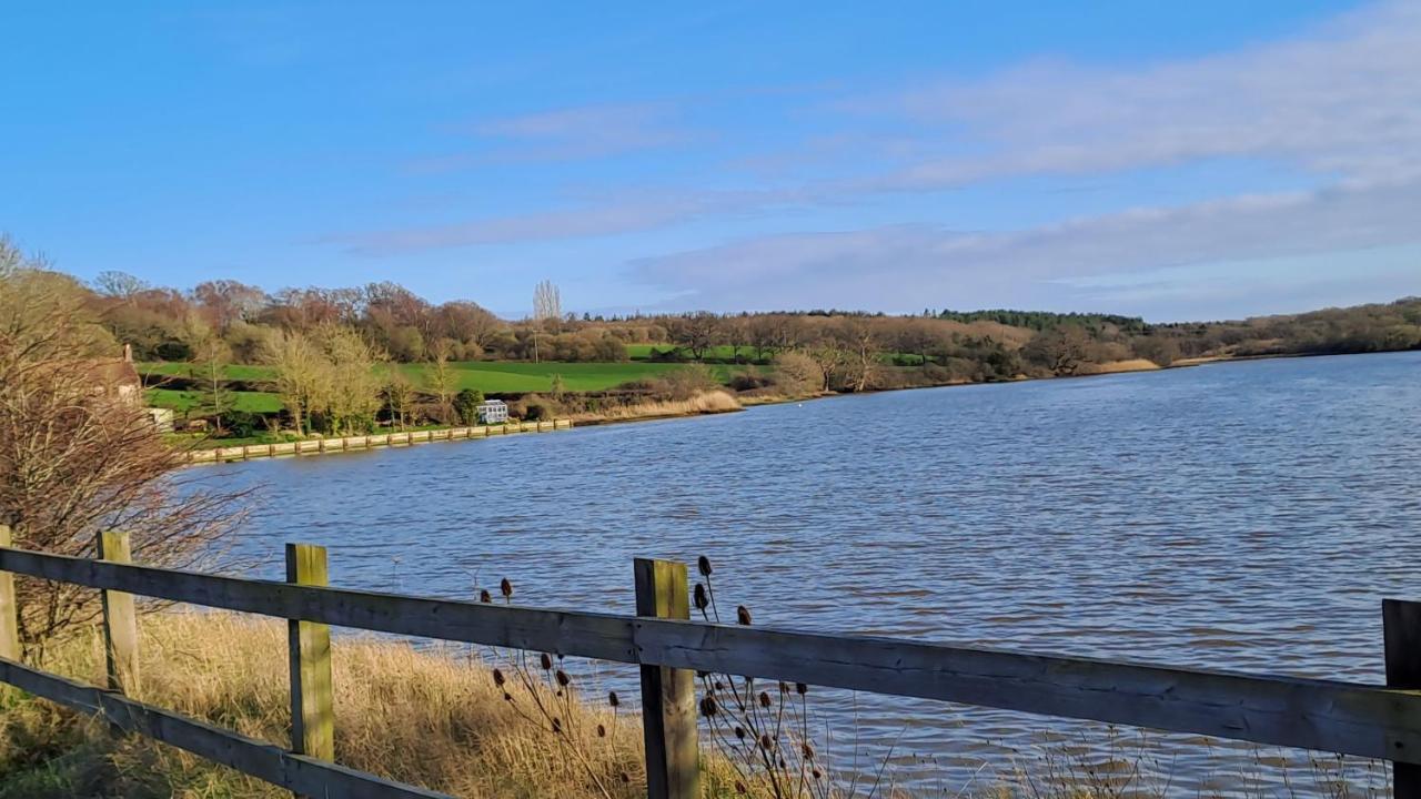 Sandown On The Creek Wootton Bridge  Buitenkant foto